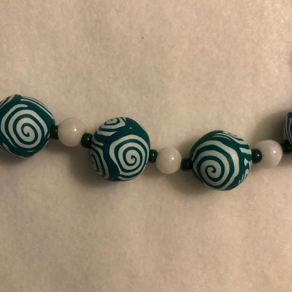 Betsy Michaels Swirling Beaded Necklace with Earrings - Picture 3 of 4